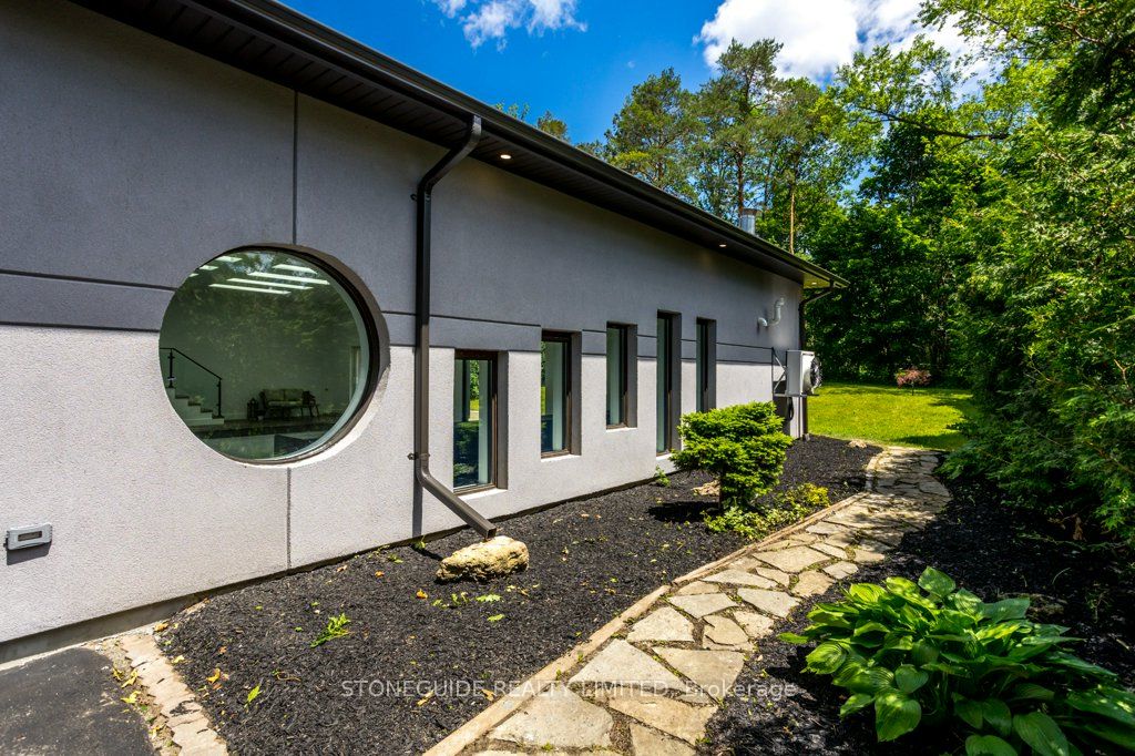 6 Weller Cres