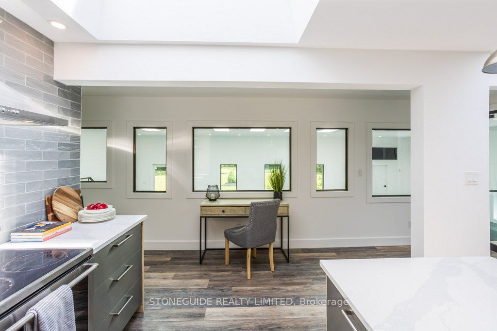 6 Weller Cres