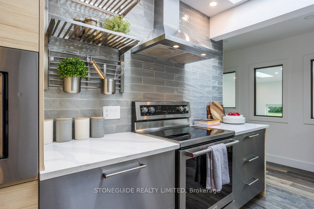 6 Weller Cres