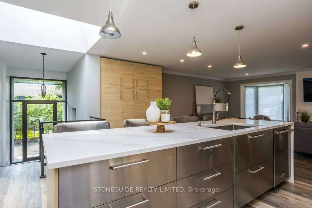 6 Weller Cres