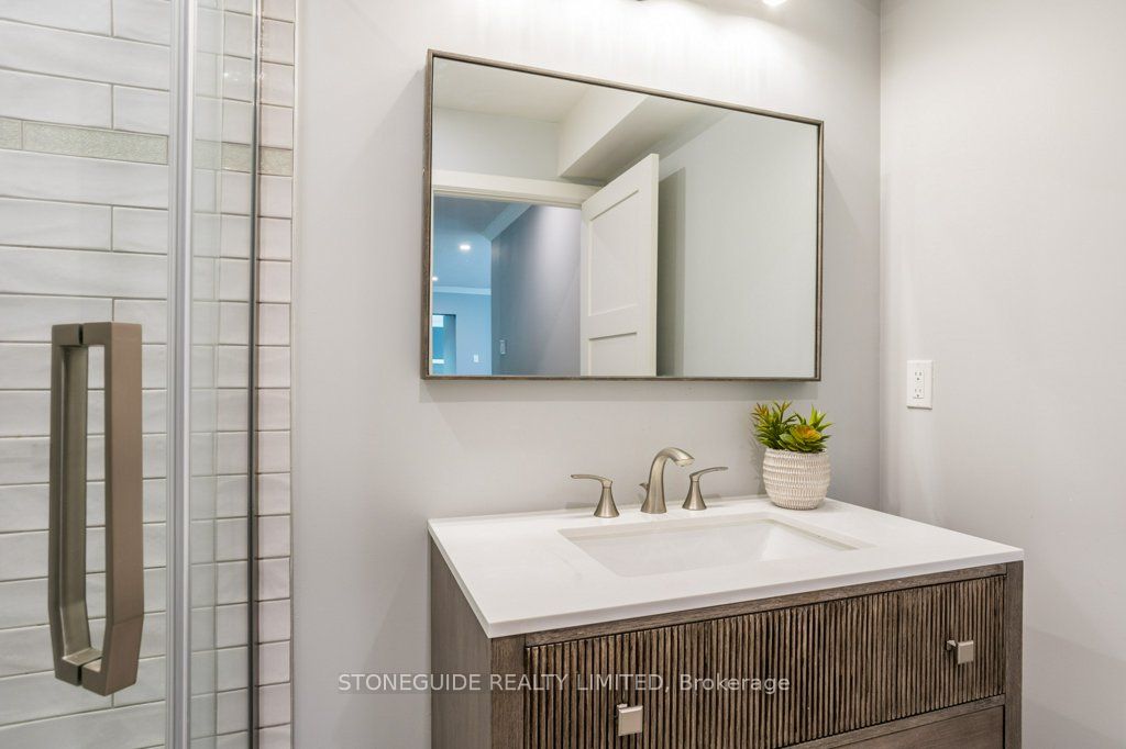 6 Weller Cres