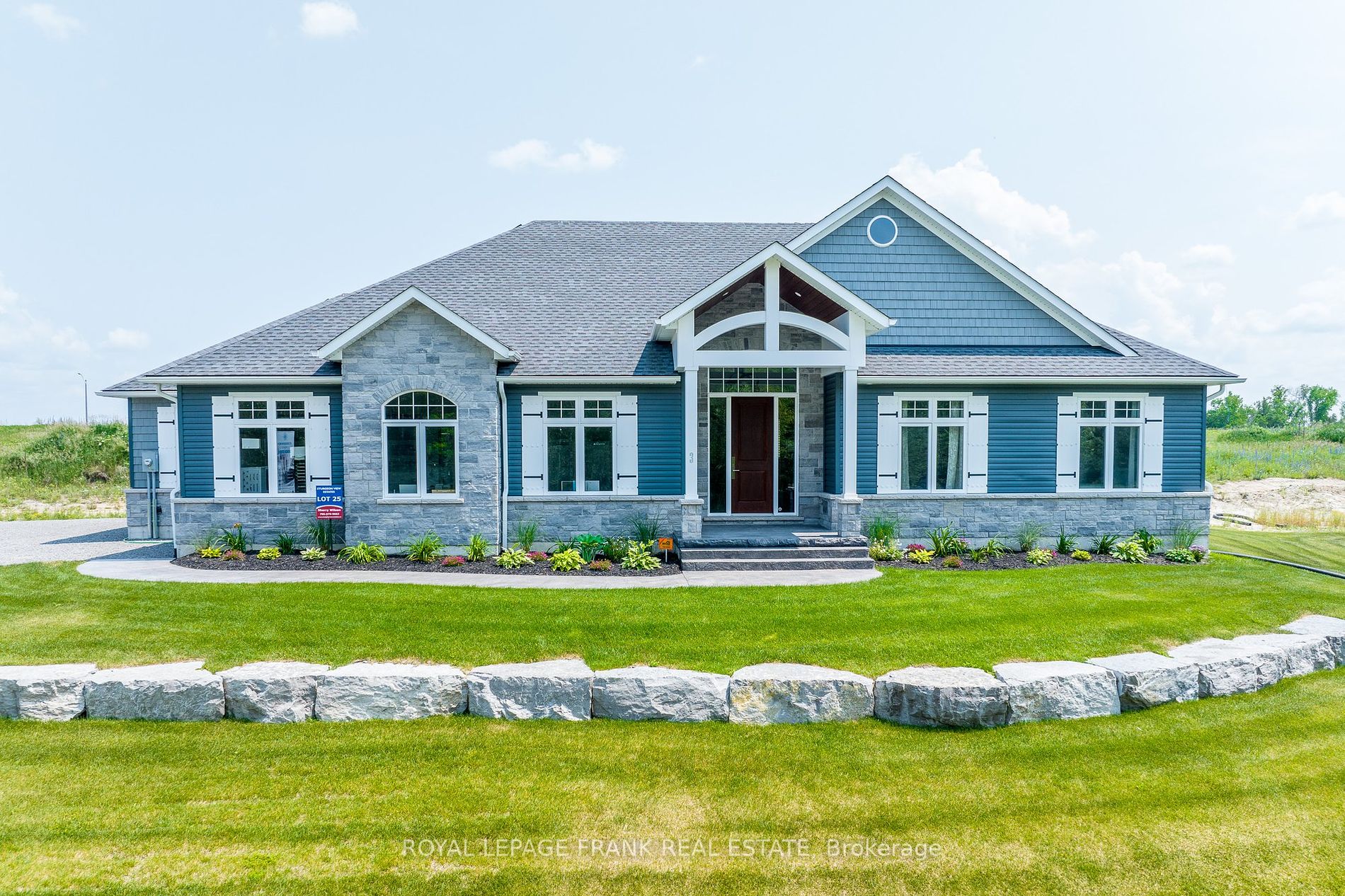 3 Nipigon Street