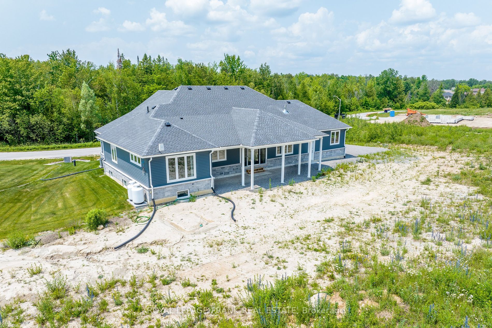 3 Nipigon Street