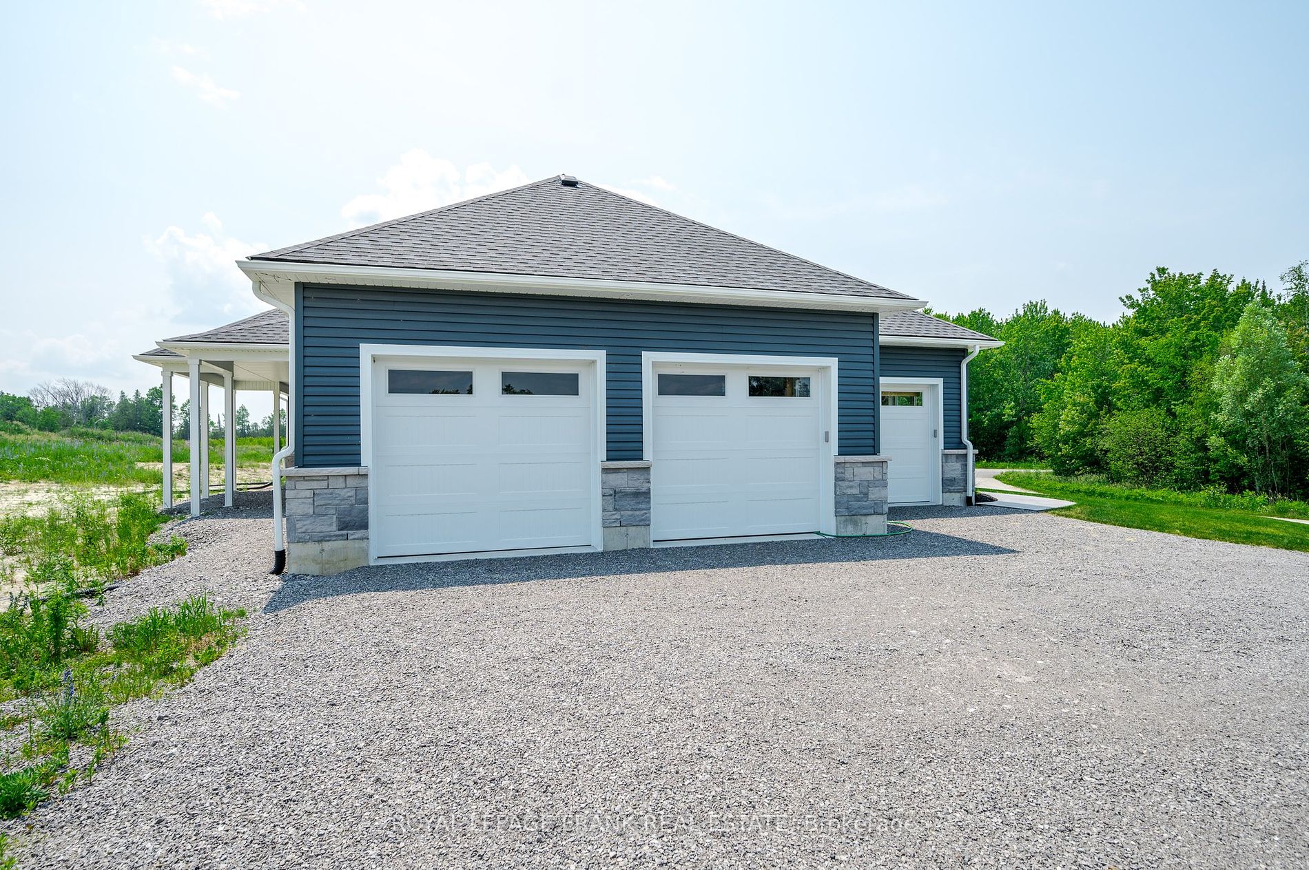 3 Nipigon Street