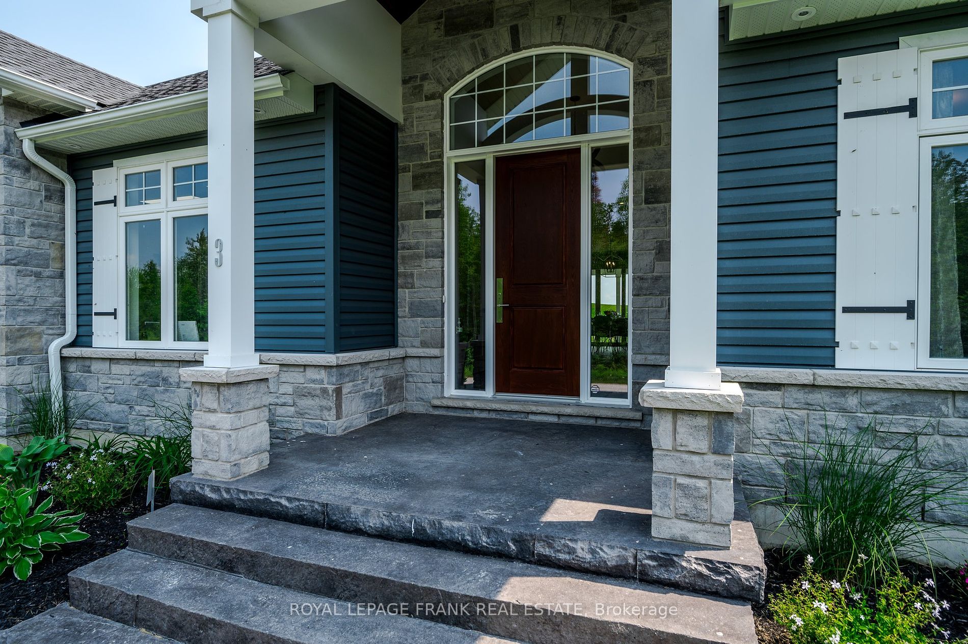 3 Nipigon Street