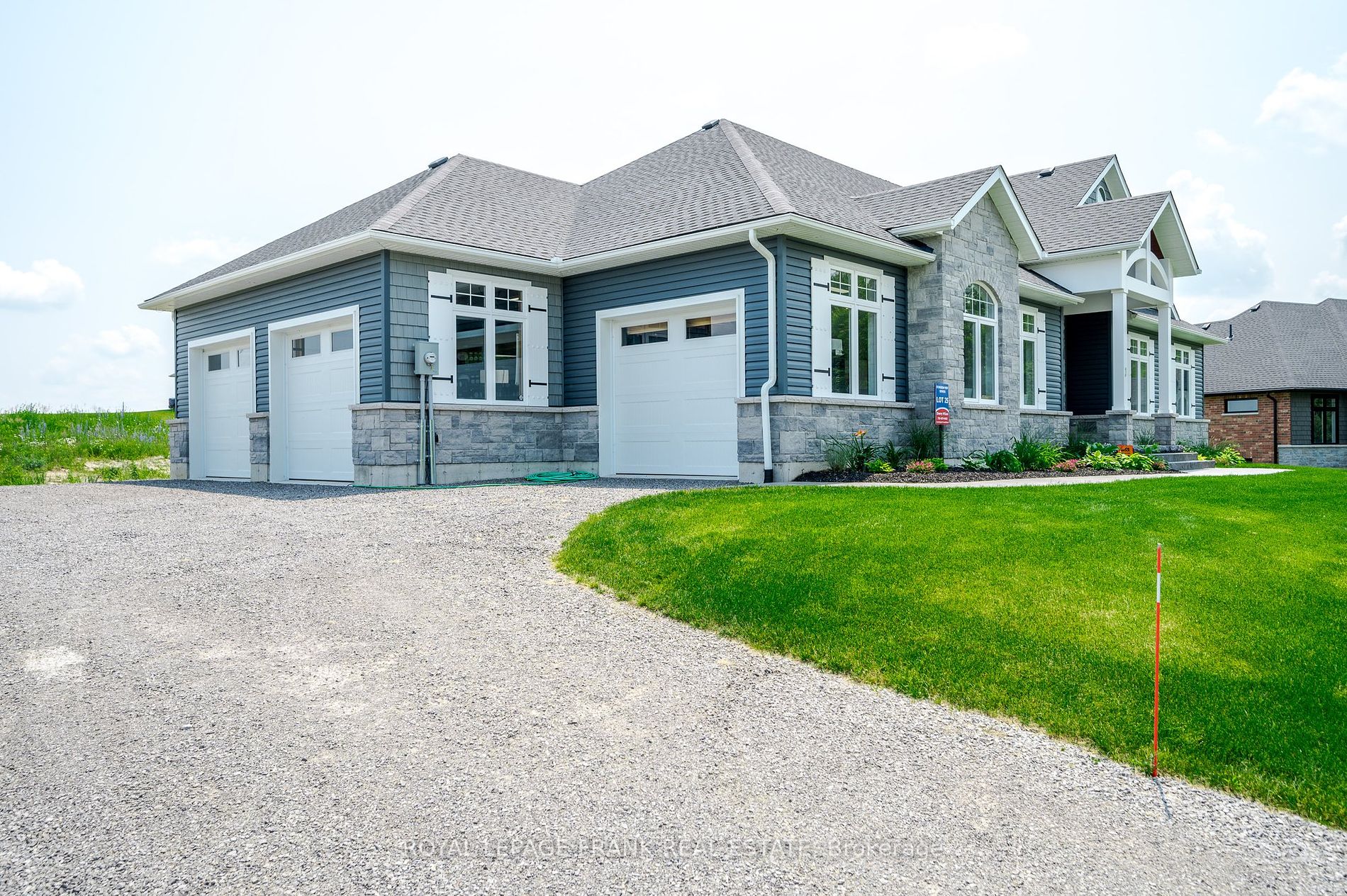 3 Nipigon Street