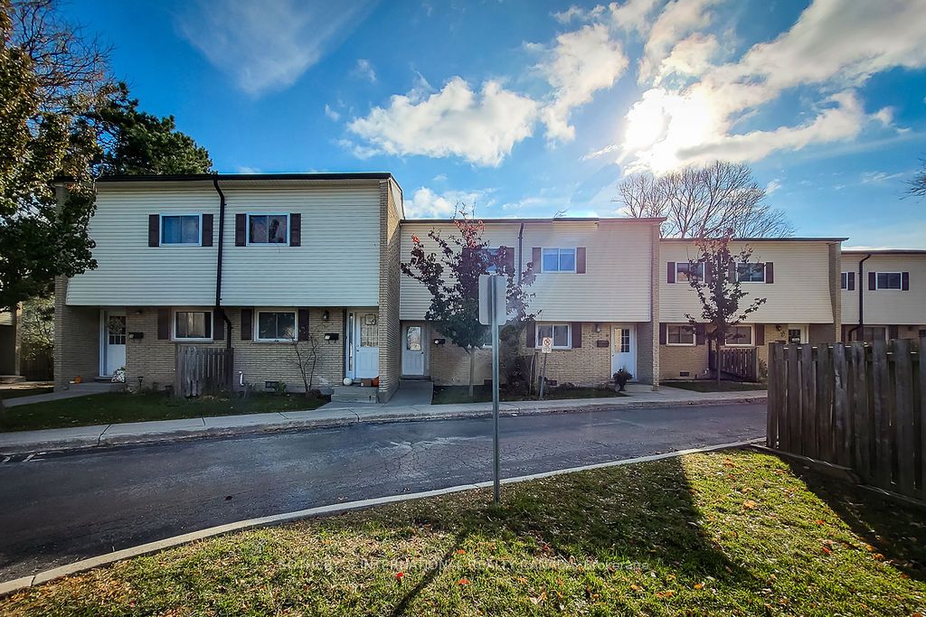 211 Veronica Dr, #B24