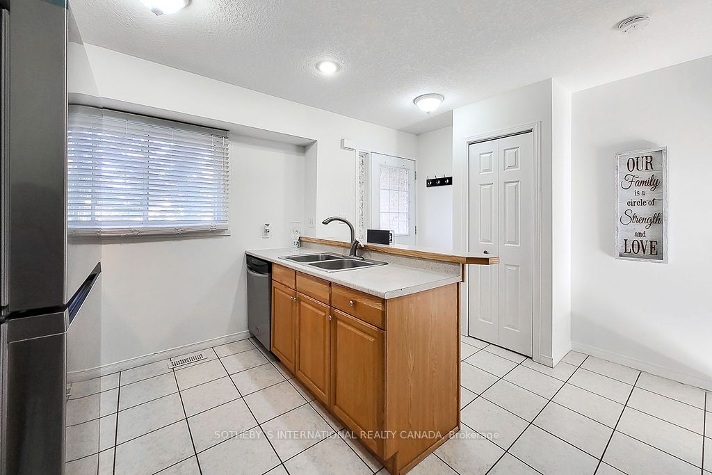 211 Veronica Dr, #B24