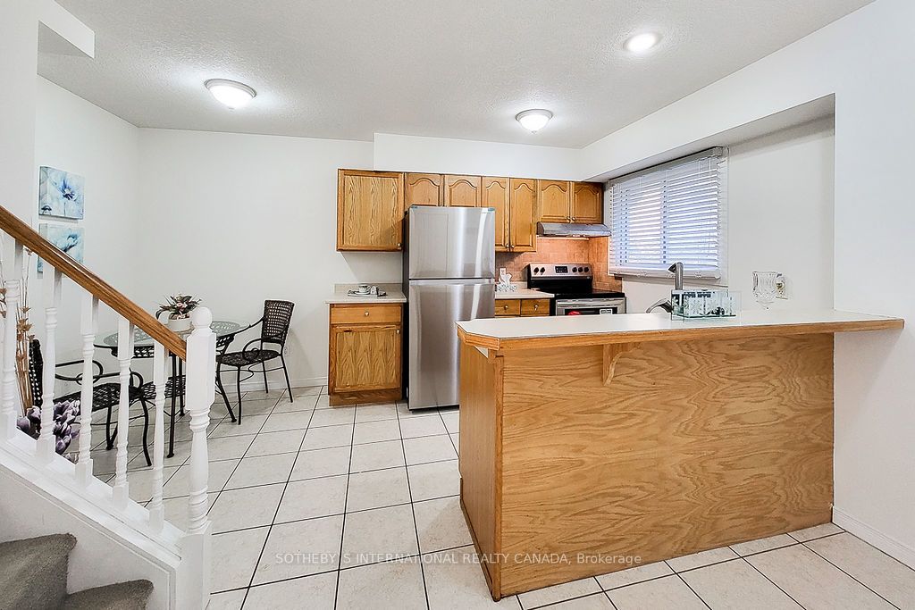 211 Veronica Dr, #B24