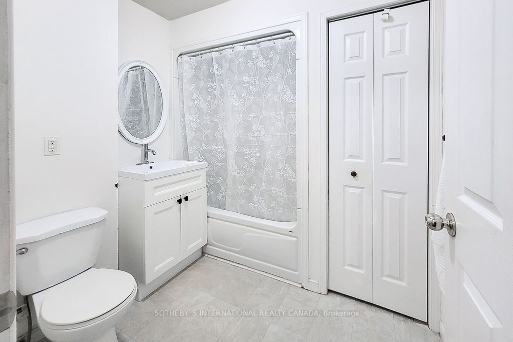 211 Veronica Dr, #B24