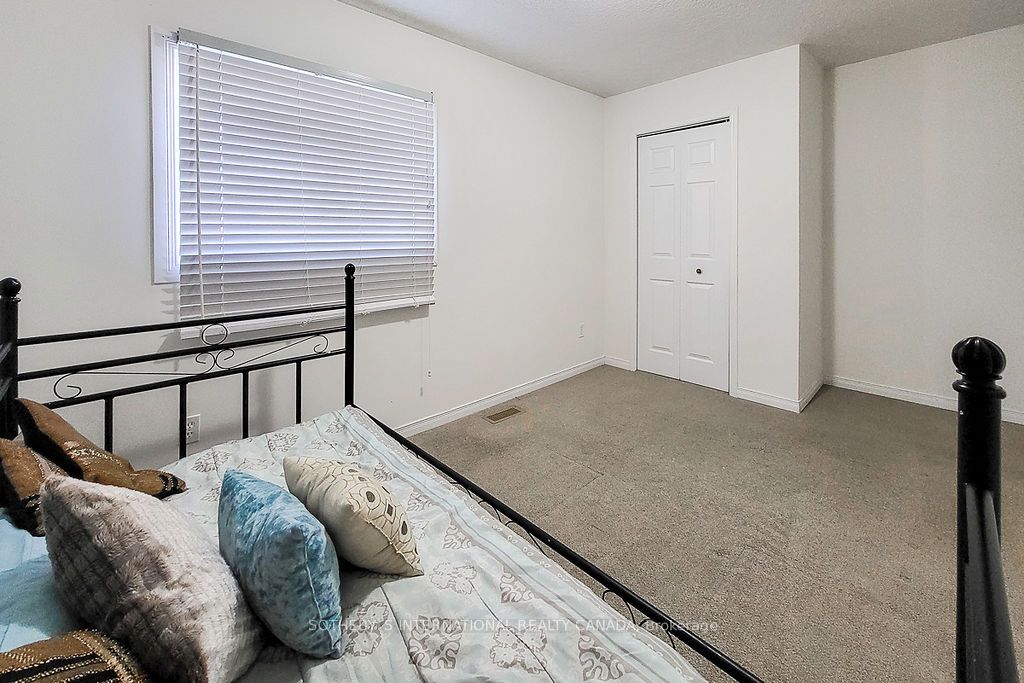 211 Veronica Dr, #B24