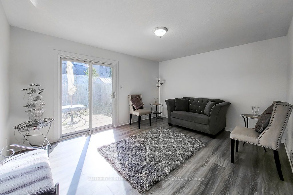 211 Veronica Dr, #B24