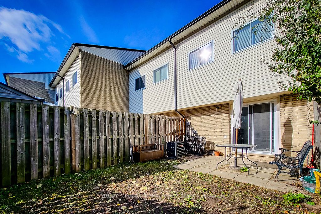 211 Veronica Dr, #B24