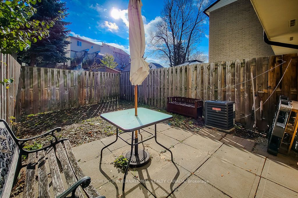 211 Veronica Dr, #B24