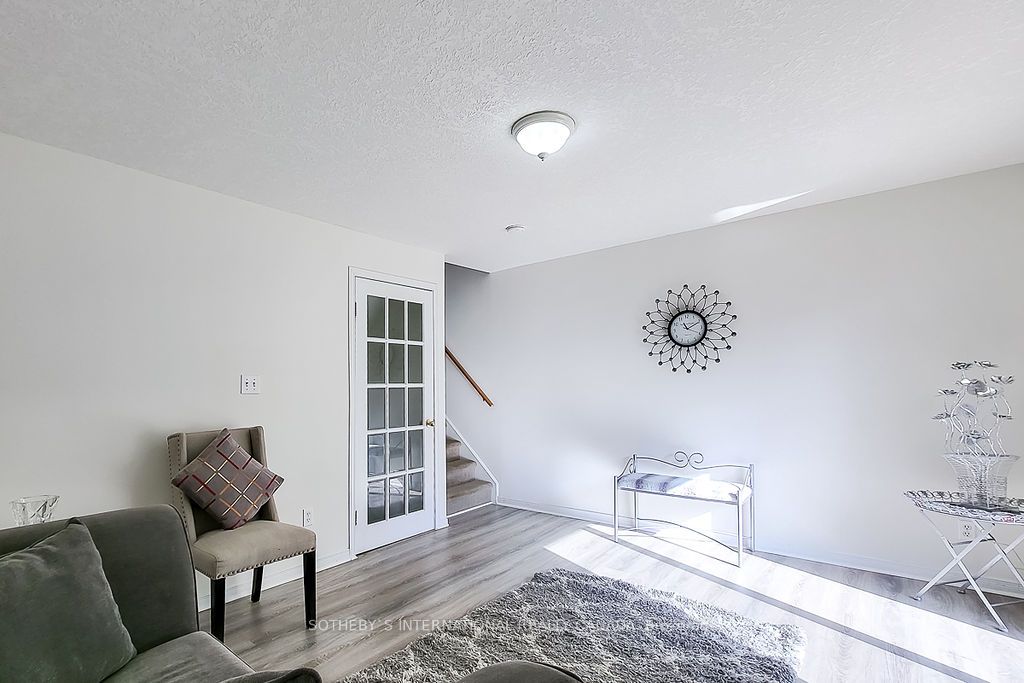 211 Veronica Dr, #B24