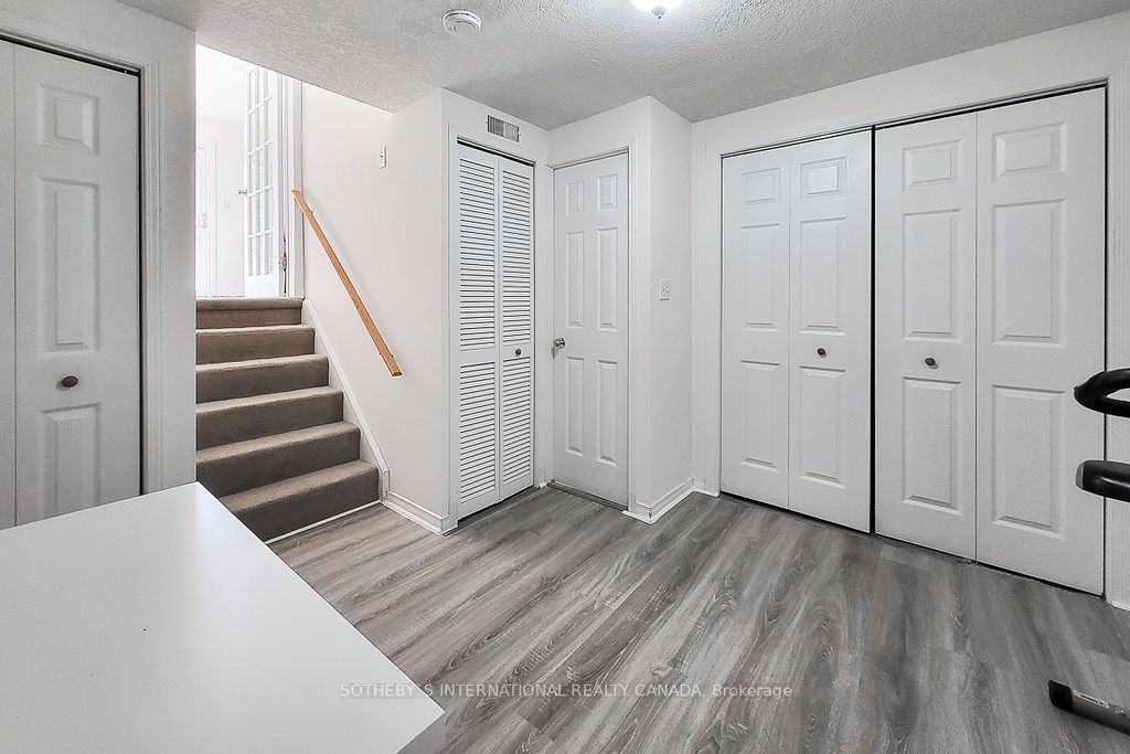 211 Veronica Dr, #B24