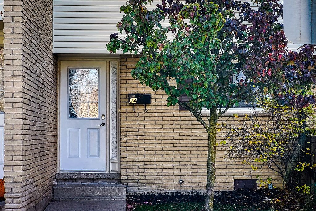 211 Veronica Dr, #B24
