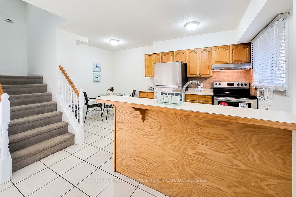 211 Veronica Dr, #B24