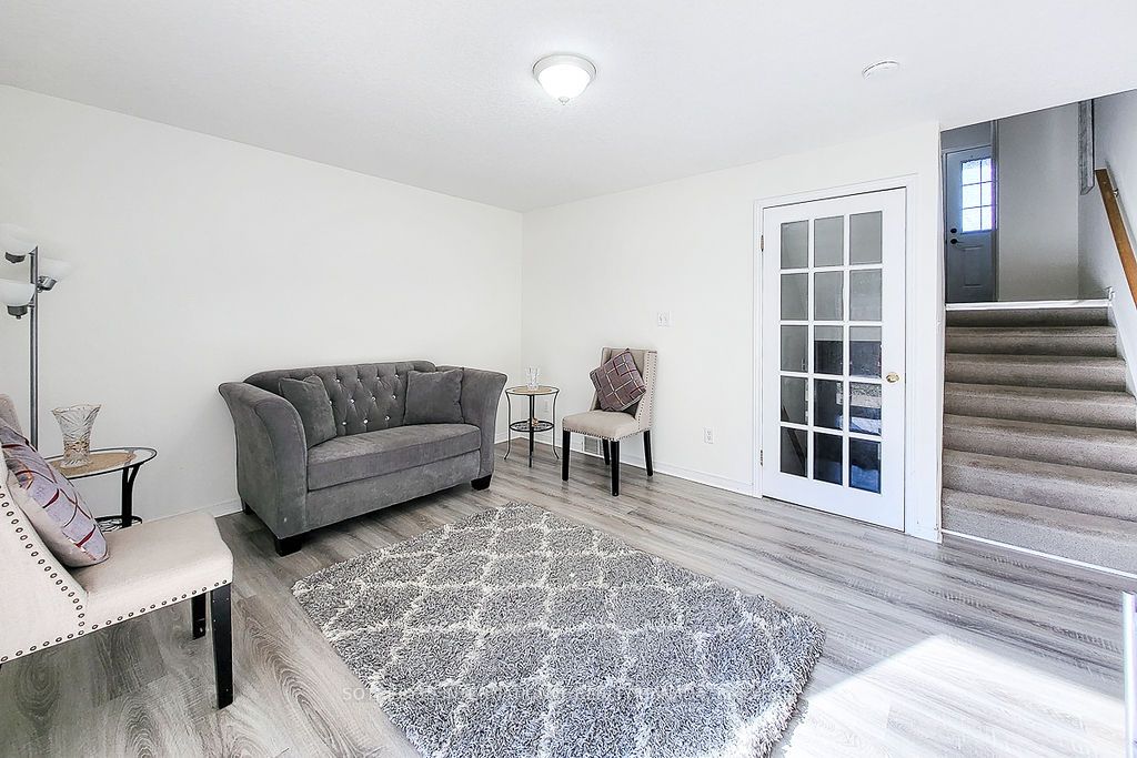 211 Veronica Dr, #B24