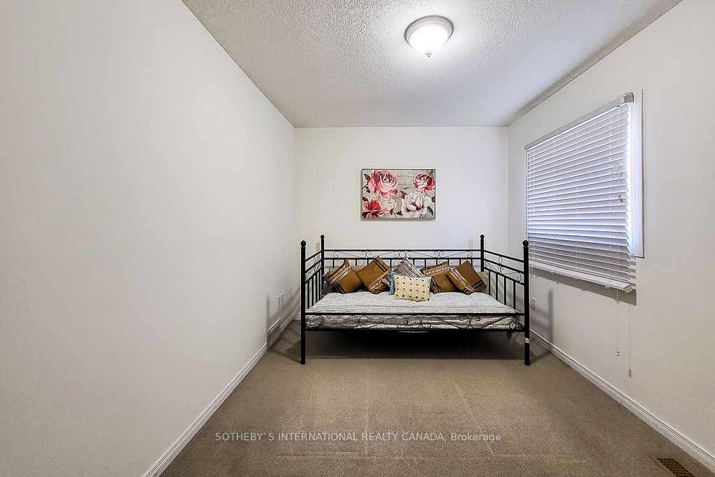 211 Veronica Dr, #B24