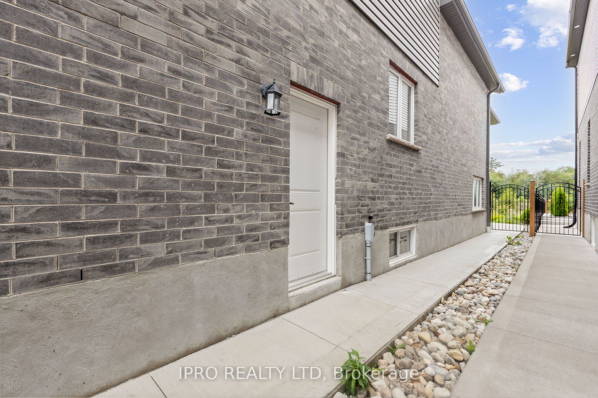 223 Woolwich Street