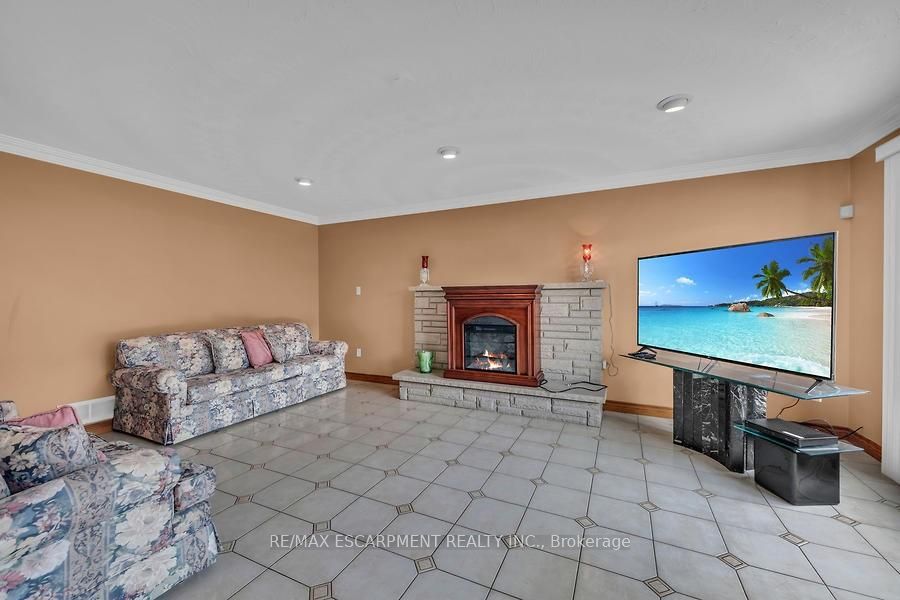 2 Glencrest Ave