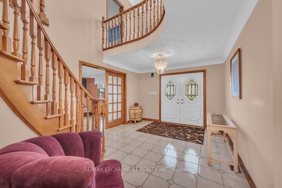 2 Glencrest Ave