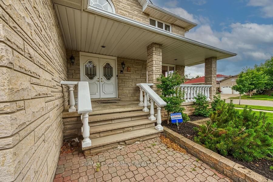 2 Glencrest Ave