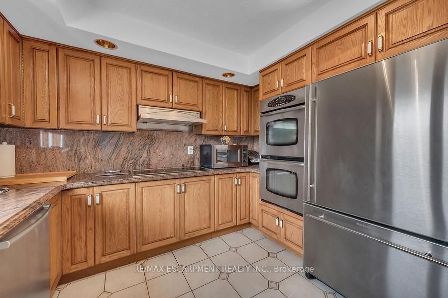 2 Glencrest Ave
