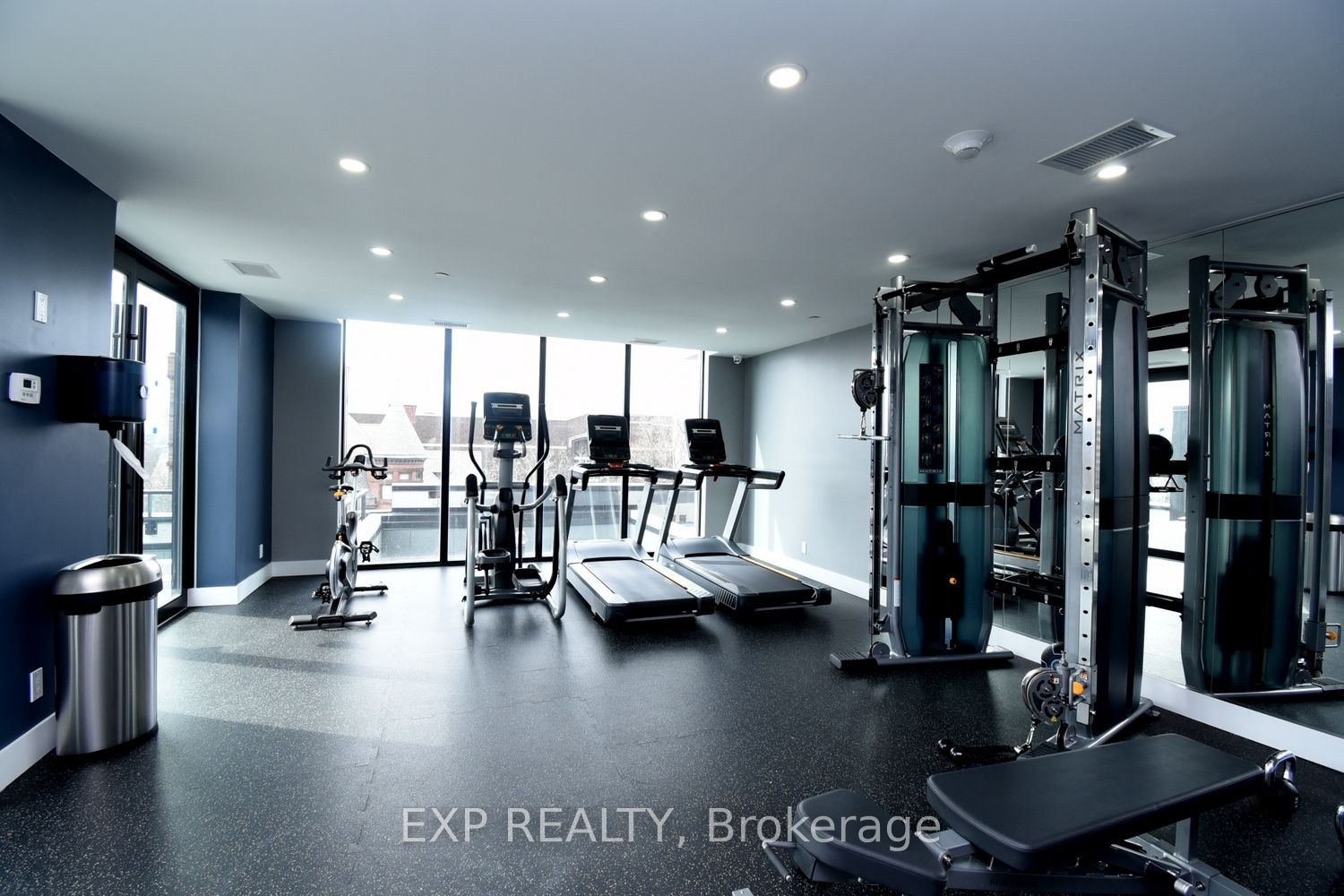15 Queen St S, #1701