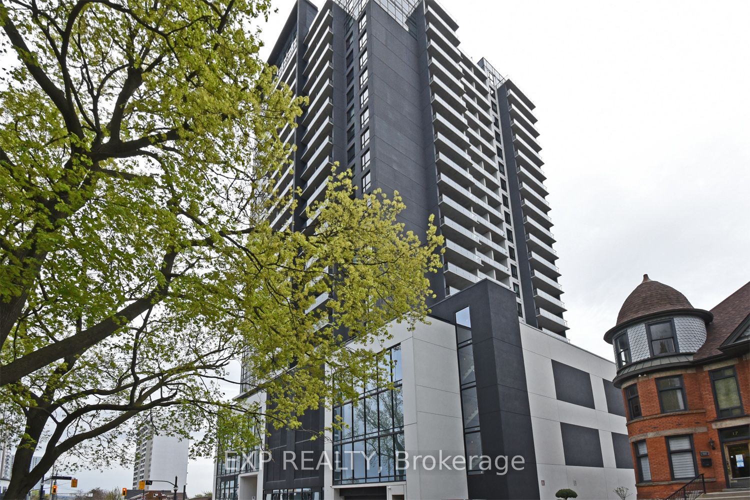 15 Queen St S, #1701