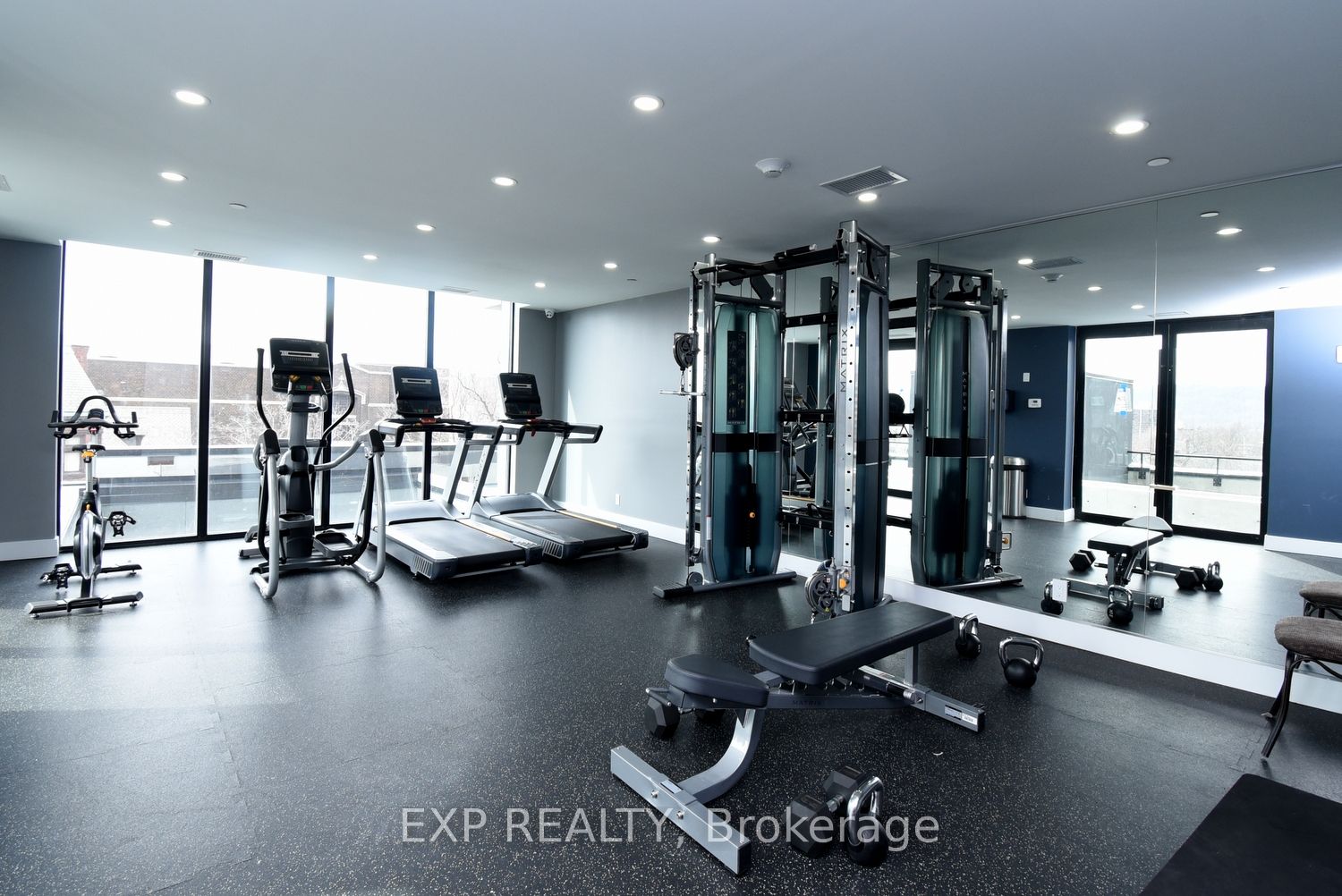15 Queen St S, #1701