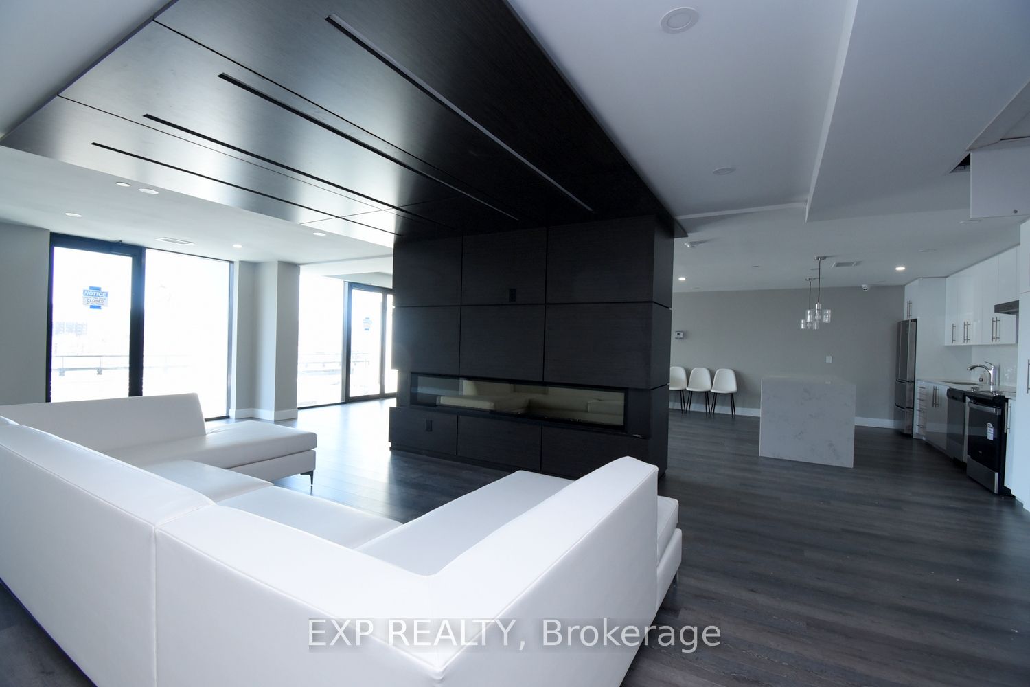 15 Queen St S, #1701