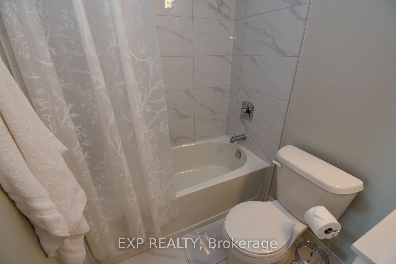 15 Queen St S, #1701
