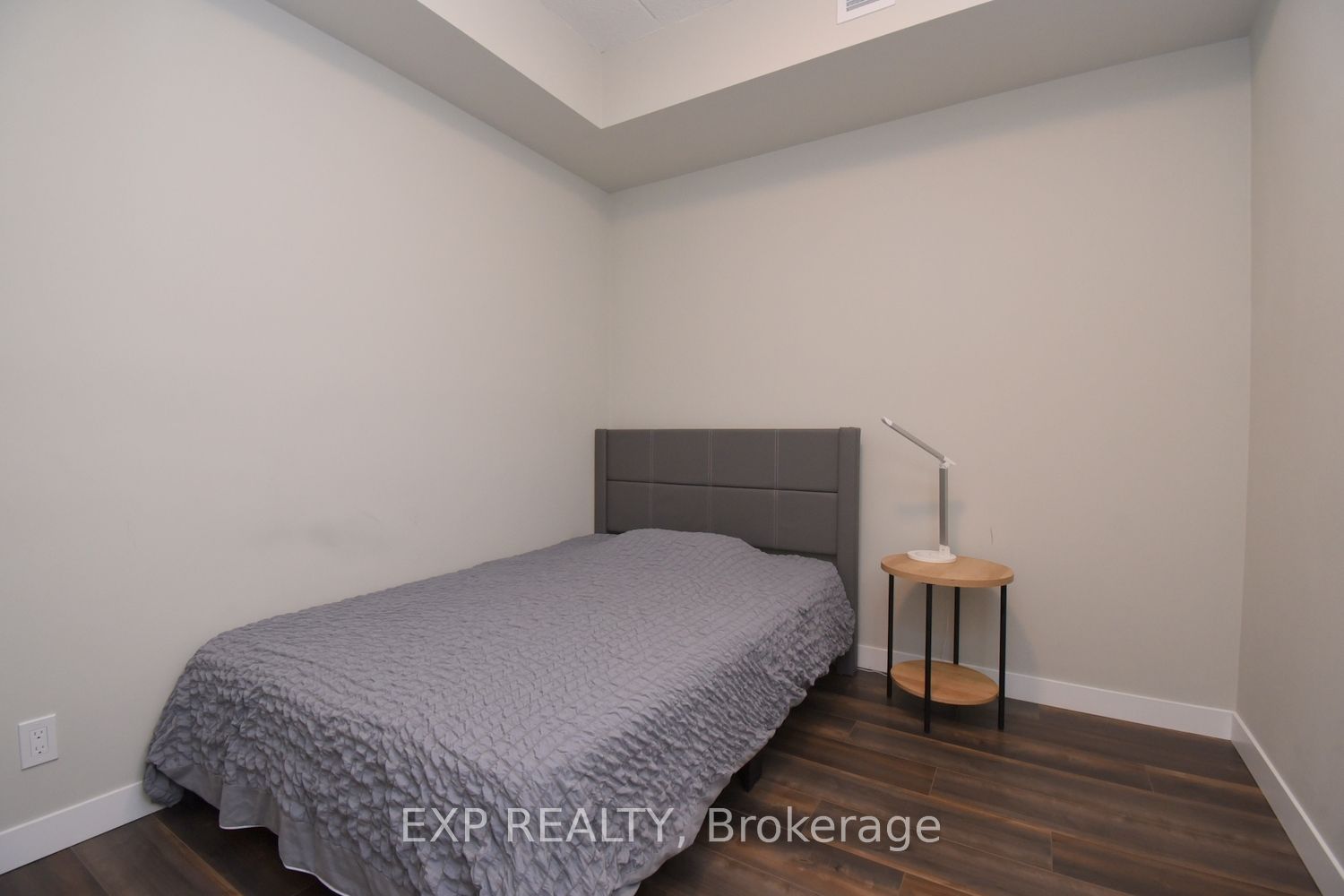 15 Queen St S, #1701