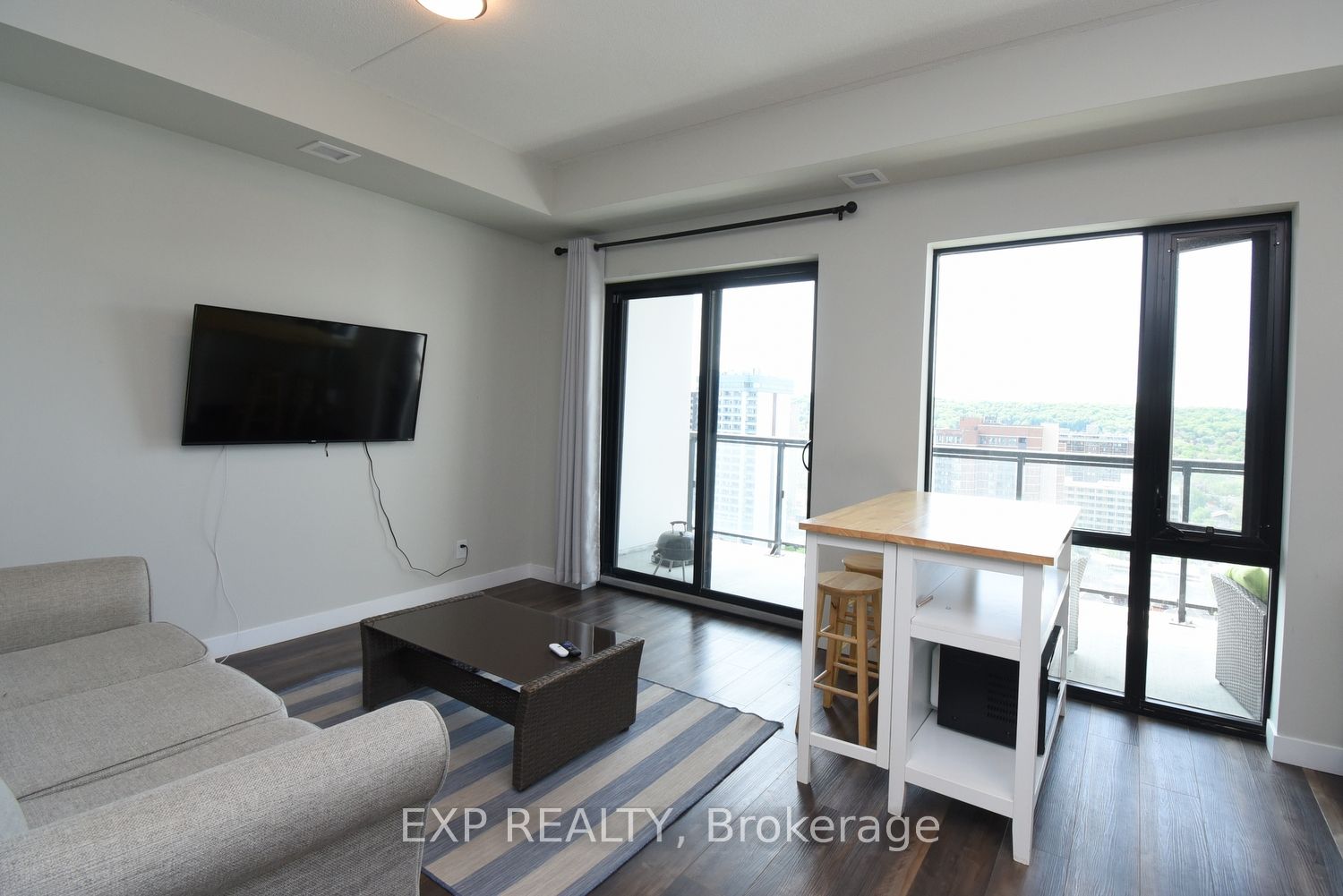 15 Queen St S, #1701