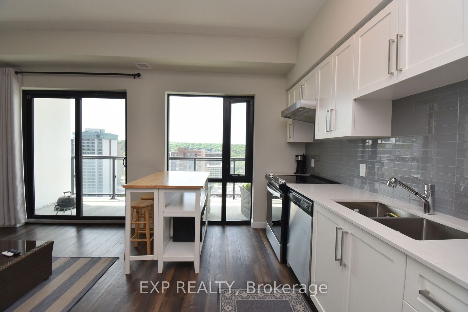 15 Queen St S, #1701