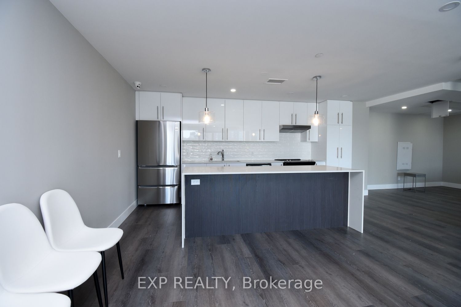 15 Queen St S, #1701