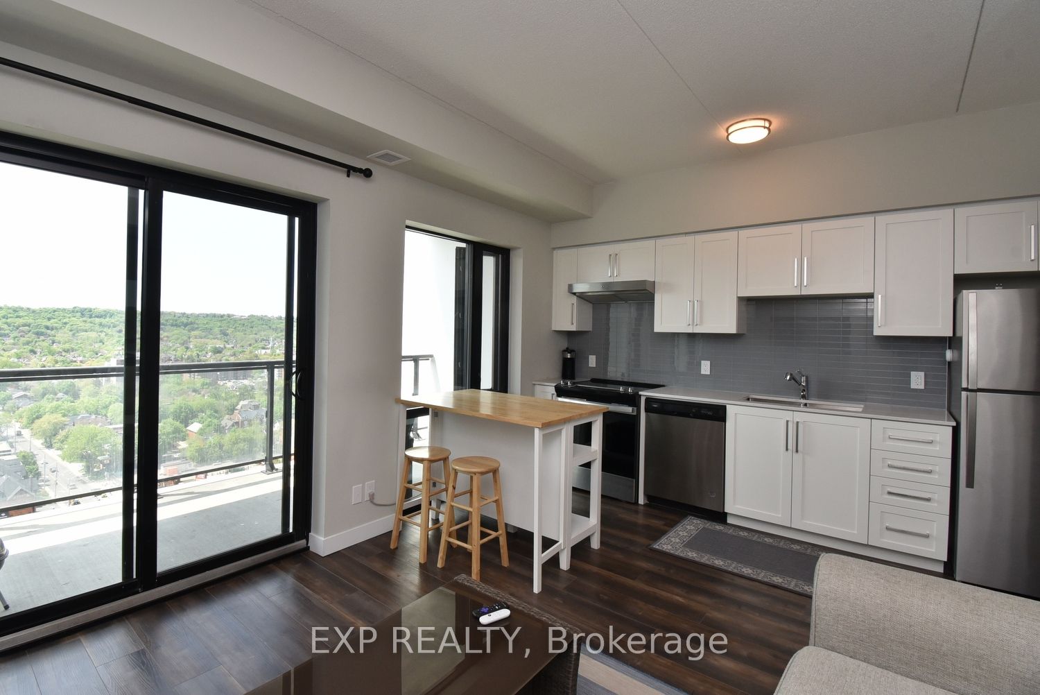 15 Queen St S, #1701