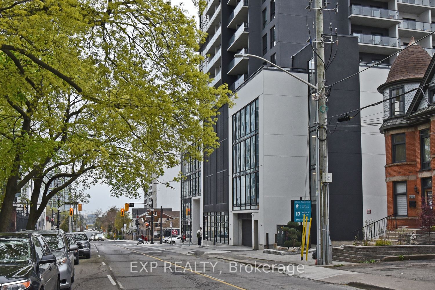 15 Queen St S, #1701