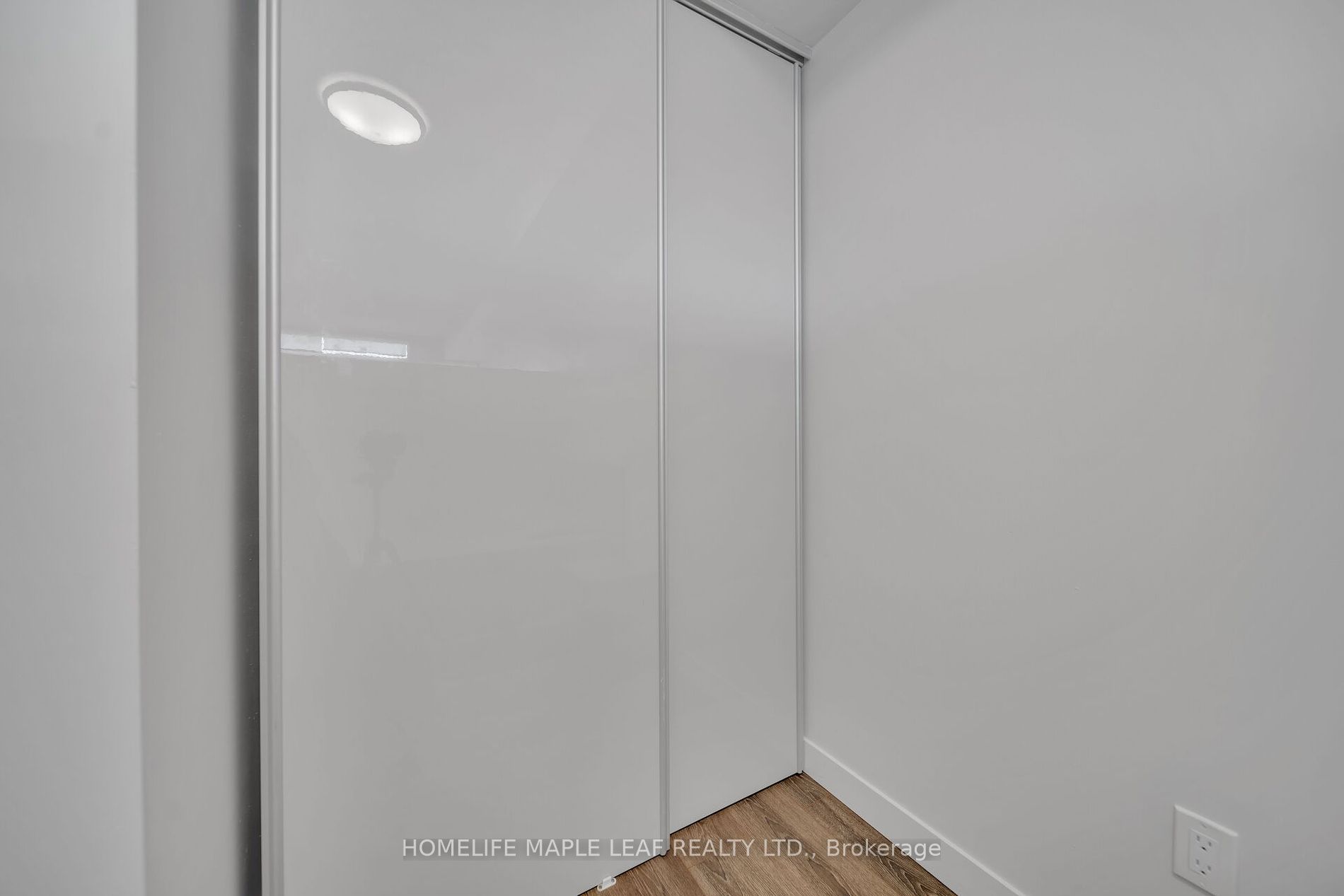 308 Lester St, #301
