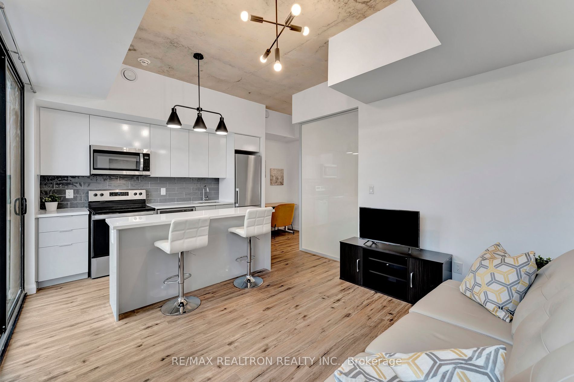 7 Erie Ave, #604