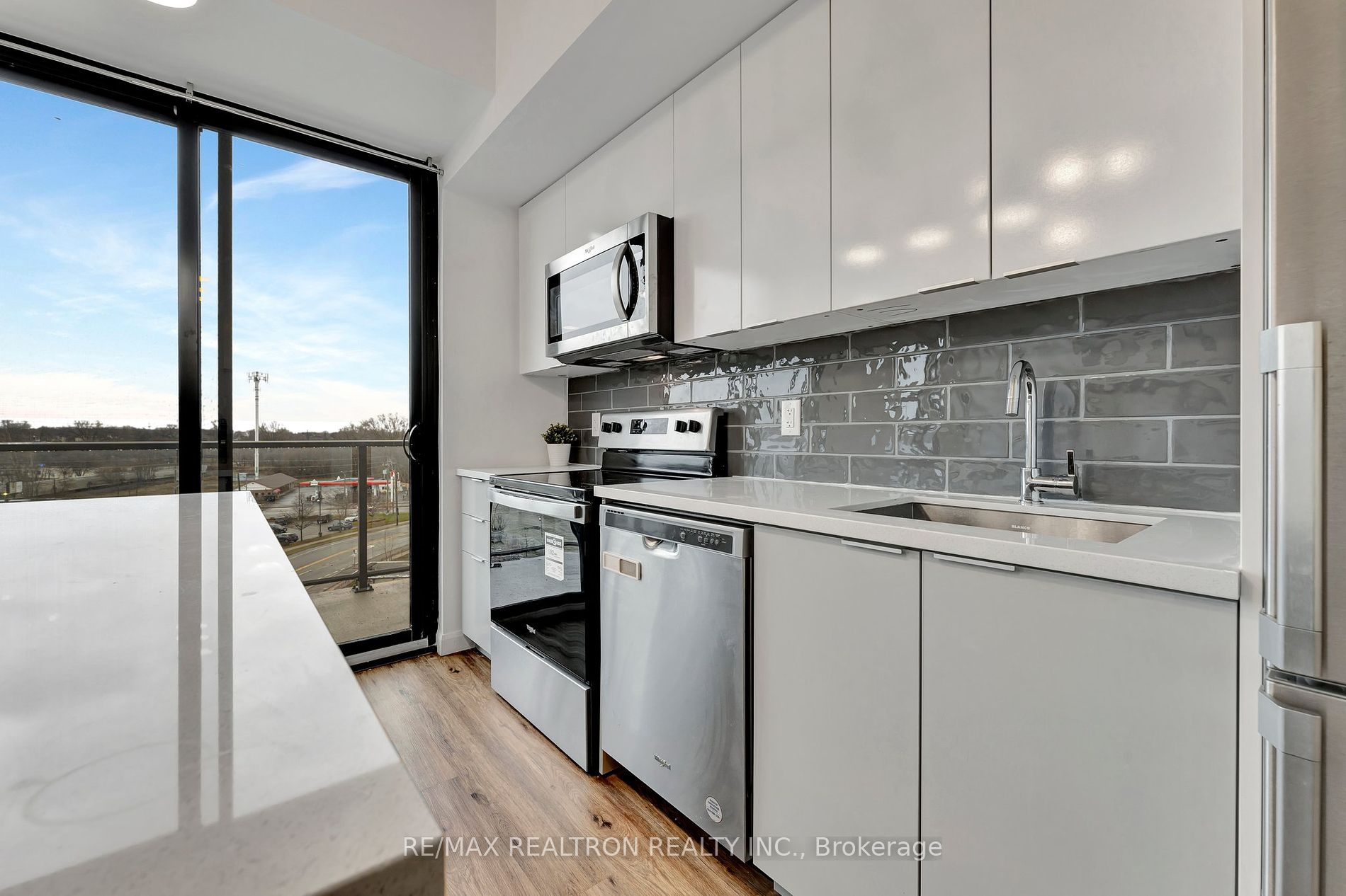 7 Erie Ave, #604