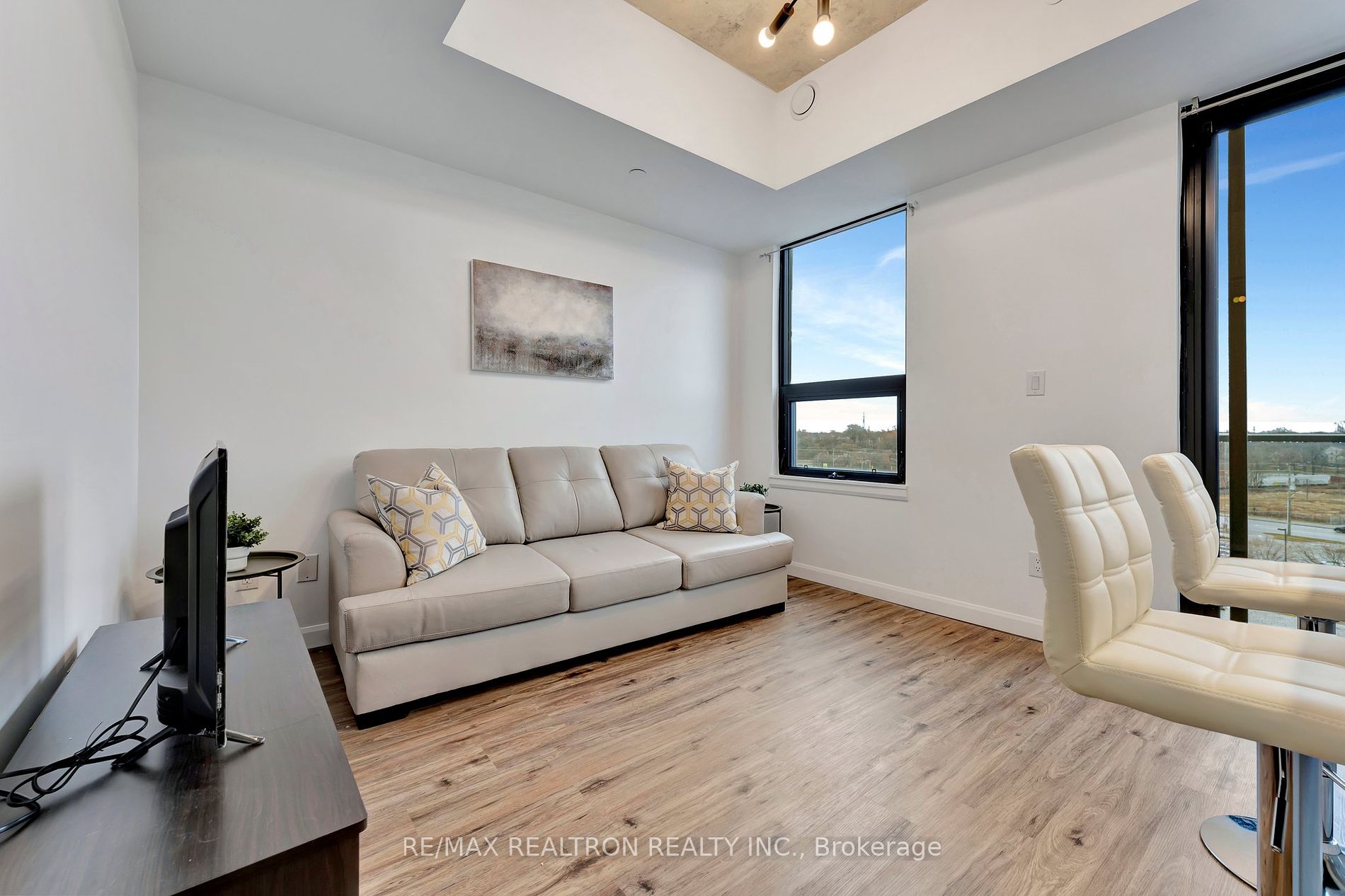 7 Erie Ave, #604