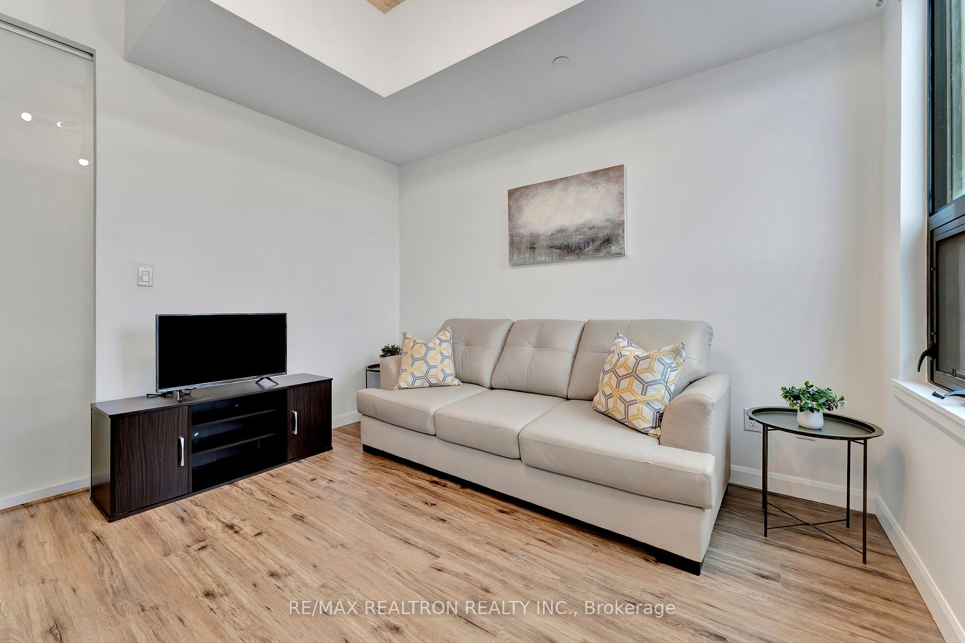 7 Erie Ave, #604