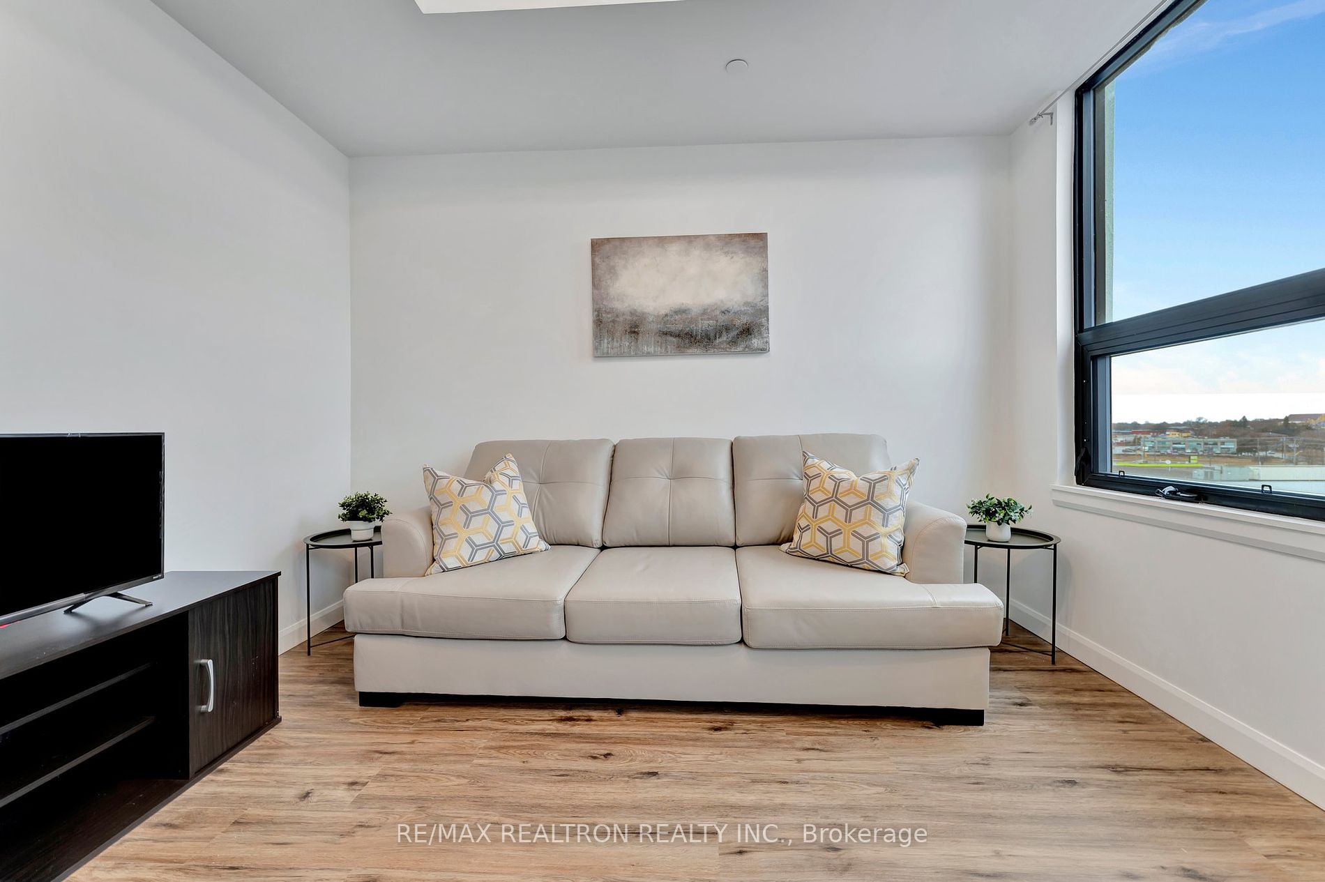 7 Erie Ave, #604