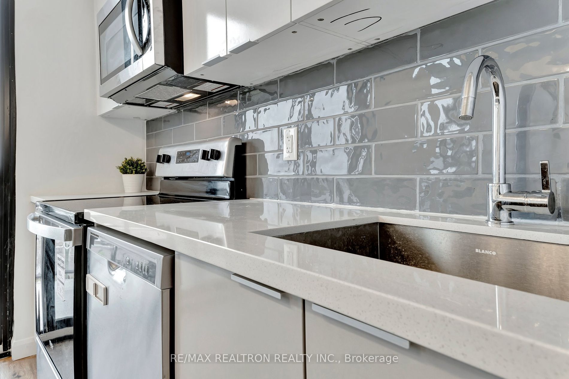 7 Erie Ave, #604