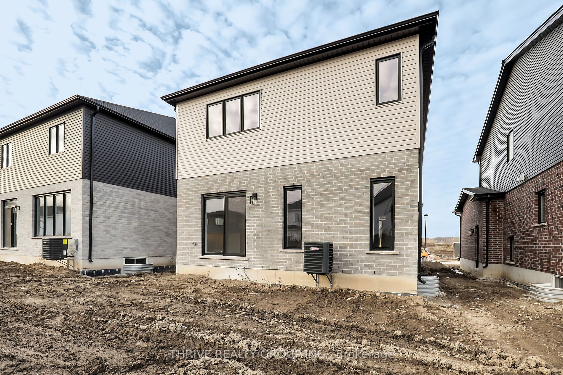 1475 Wright Crescent
