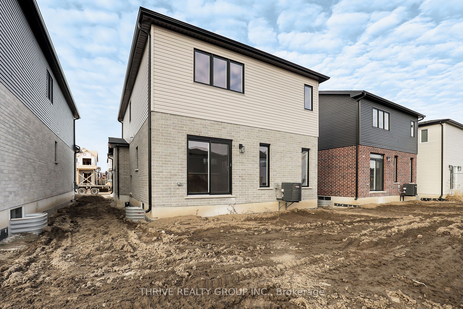 1475 Wright Crescent