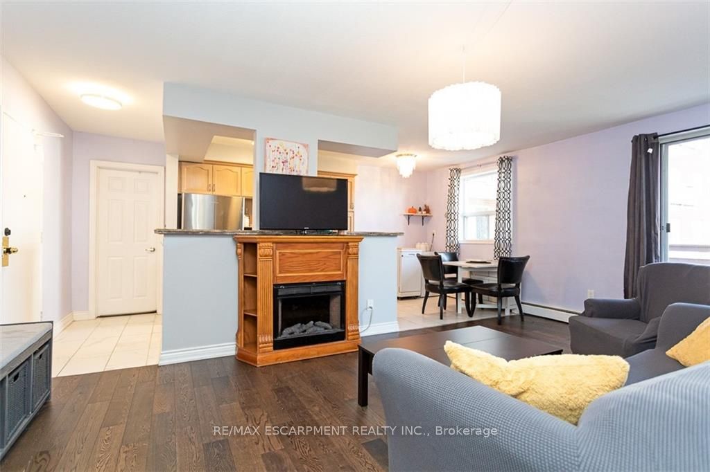 851 Queenston Rd, #501